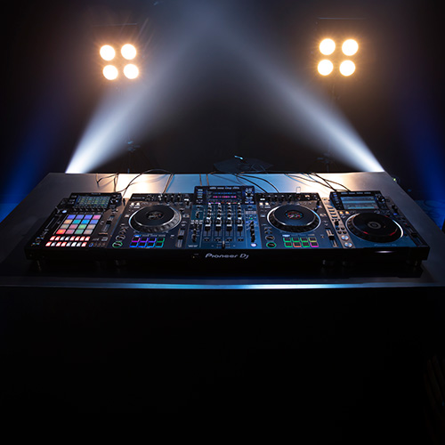 XDJ-XZ DJ controller