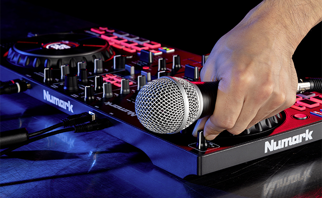 MixtrackPlatinumFX_microphone.jpg